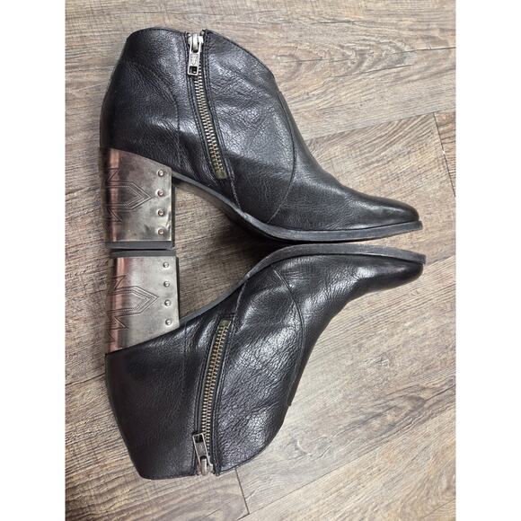 FRYE Nora Omaha Western Ankle Boot 6.5B Tribal Design Black Leather Metal Heeled - Picture 9 of 10